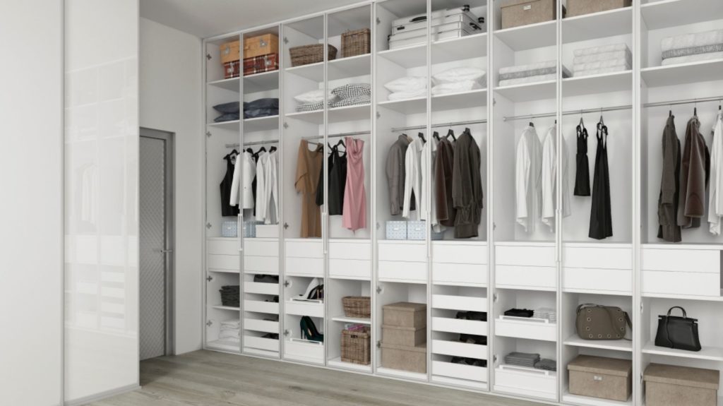 Время генеральной уборки в гардеробе