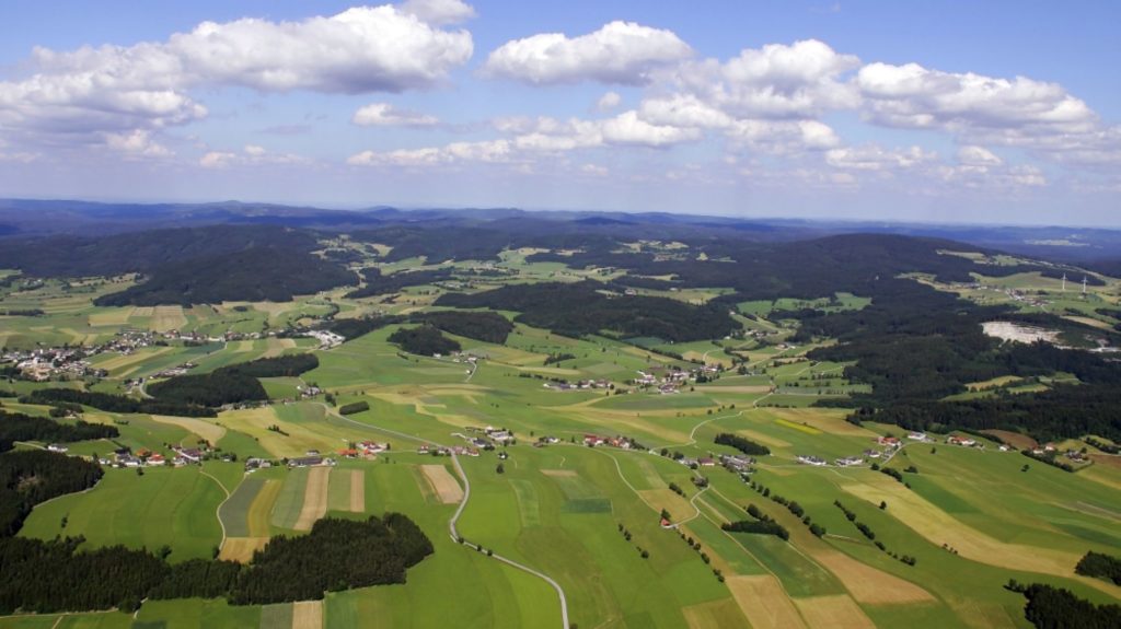 Всегда ли собственник участка должен пропускать соседа? Всегда ли собственник участка должен пропускать соседа?