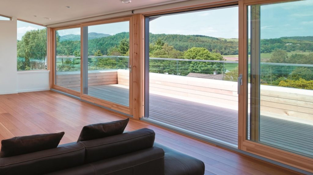 Деревянные окна в интерьерах