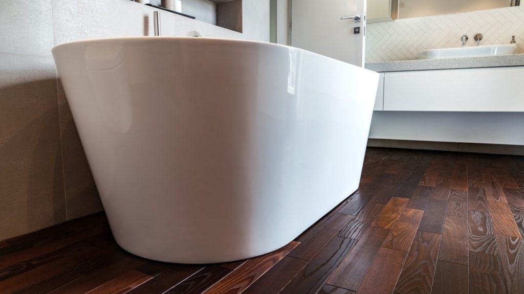 Ванная комната, облицованная деревом