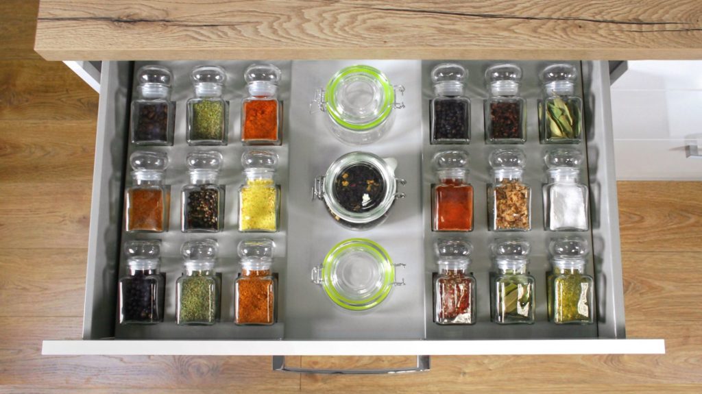 Заказать в кухонном ящике