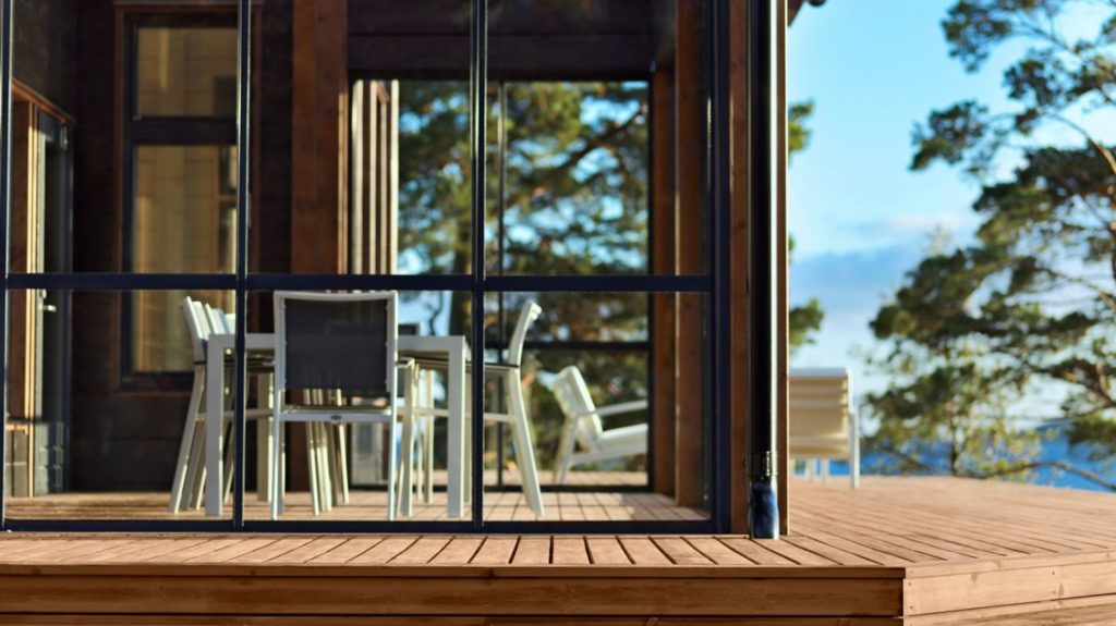 Защита древесины вне дома