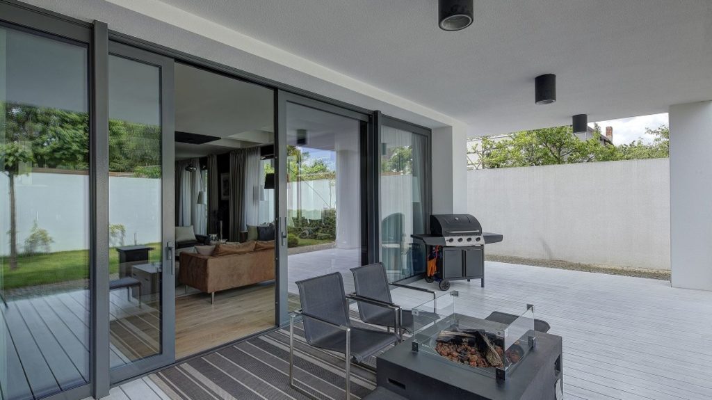 Защита от насекомых и чрезмерного солнца