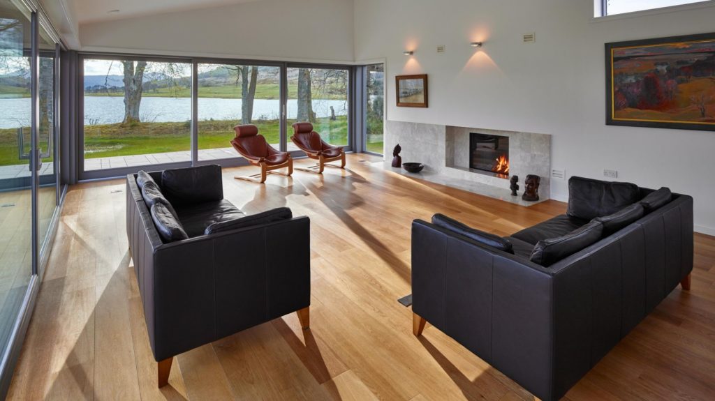 Преимущества широкоформатного остекления